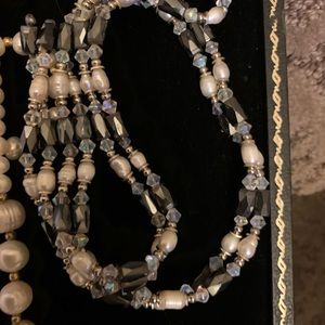 Magnetic necklaces, pearl necklace lariats